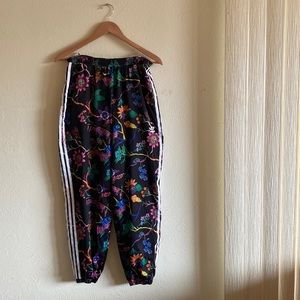 Reversible Adidas floral joggers, nylon, size M